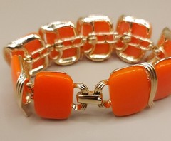 Vintage Lisner Orange Thermoset Bracelet Gold Tone Mid Century 1950s 1.6oz