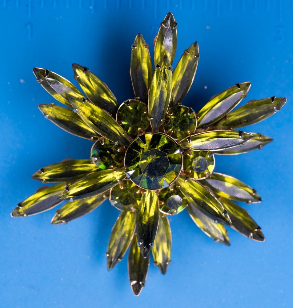 Judy Lee Starburst Brooch Pin Gold Tone 2.25″ Olive Green Rhinestone Vintage
