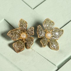 Gold Flower Pearl & Diamond Dust Necklace and Earring Set – Gold