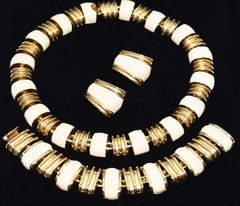 ERWIN PEARL Creamy ENAMEL and GOLDTONE Articulated LINK Necklace Bracelet ER SET