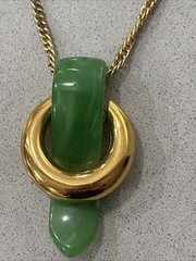 VTG Signed Crown Trifari Faux Jade Shades Of Green Goldtone Pendant Necklace