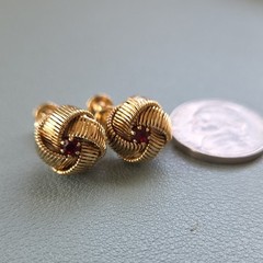 Adorable 1970 Vintage Goldmime Knotted Rope Clip On Earrings Ruby Stone