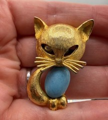 Vintage Cat Brooch Gold Tone Faux Pearl Eyes Blue Dyed Cabochon Belly Stone Pin