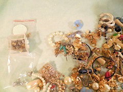 Big 14 oz Lot Earrings Matched Pairs Pierced Ears Gold Tone Faux Jewels Pearls