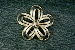 BR27 – Vintage Brooch, Pin, Costume Jewelry, Silver Toned, Flower, 2 inches