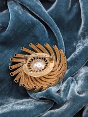 Vintage mid century jewelry pin Gold Swirl Brooch faux Pearl, 2 Inch Unbranded