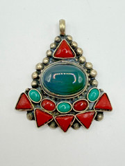 VINTAGE TIBETAN SILVER TONE PENDANT WITH TURQUOISE AND CORAL STONE GREEN