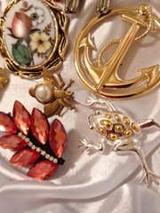Vintage To Now Brooch Pin Lot Mixed Theme Gold-tone Silvertone Rhinestone…