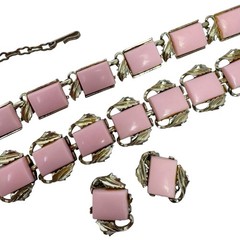 Vintage Pink Thermoset Jewelry Set Gold Tone Leaves Necklace Bracelet Earrings