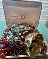 Jewelry Lover Private Collection Vintage Box With 40 Assorted Pieces