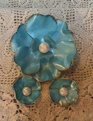 Vtg Enamel Metal Flower Brooch Pin + Clip Earrings Faux Pearl 3pc Set