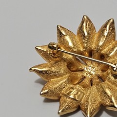 Vintage Lady Remington Flower Brooch Textured Brushed Gold-Tone Floral