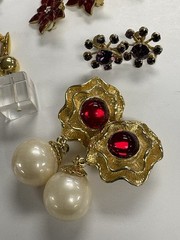 30 Pr Vintage Clip-on/Screw Back Earrings Signed & Unsigned MMA 2 SISTER TRIFARI