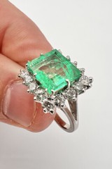 Vintage 14k White Gold 3.50ct Green Emerald & 1.25ct Diamond Halo Ring