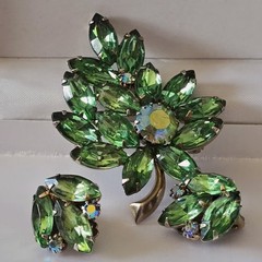JULIANA STYLE EMERALD GREEN MARQUISE RHINESTONES/IRIDESCENT BROOCH & EARRINGS