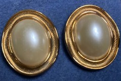 Vintage Avon N.A. Goldtone And Faux Pearl Earrings.