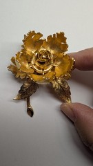 Vintage WARNER mechanical gold tone Day to Night flower brooch pin