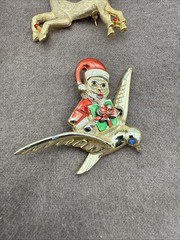 Vintage Christmas Pins Reindeer, Wreath Jewelry Mixed Lot Crafts – 8 total