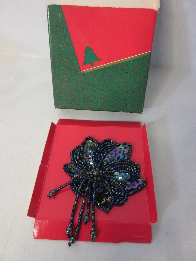 Vtg Avon Peacock Iridescent Blue Sequin Blossom Seed Bead Pin w Gift Box 1990