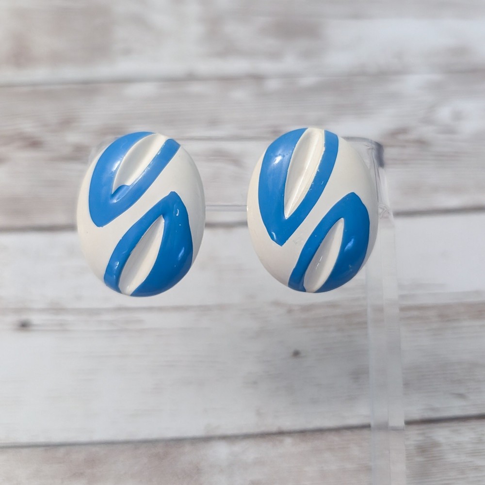 Vintage Stud Earrings For Pierced Ears Cream & Blue Retro Oval