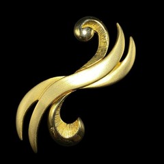 Vintage Tona Brooch Matte Shiny Goldtone Swirl 3-1/8″ Long