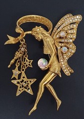 KIRK’S FOLLY Fairy Godmother Brooch Crystal Orb Large Gold Tone Wings Vtg 3-1/2″