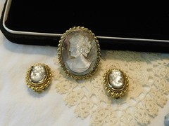 Vintage Carved Abalone Cameo Agate Beaded Necklace Brooch and Earrings Set