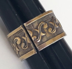 Vintage Scroll Stamped Brass 3/8″ Wide Gold Tone Band Ring Size 3.25 Adjustable