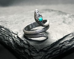 RARE Vintage Detailed Sterling SERPENT QUEEN w/ Natural Blue TURQUOISE Crown
