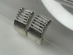 Vintage Silver Ribbed Clip On Earrings Geometric 1″x0.75″
