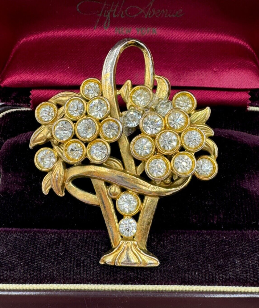 STUNNING VINTAGE BROOCH FLOWER BERRIES BASKET GIARDINETTI LITTLE GARDEN JEWELRY