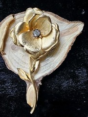 FRANCOIS Signed 4.25″ Brooch Gold Tone Rhinestone Long-Stem Flower Layered Vtg