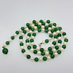 Vintage Cultured Pearl & Aventurine Necklace 28 in 7 mm Hidden Clasp 1980s