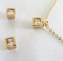 vintage REVLON SET IN BOX Cubic Zirconia CZ pendant necklace & earrings