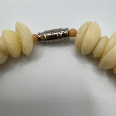 Vintage Hawaiian Puka Shell Bead Necklace 70’s Barrel Clasp