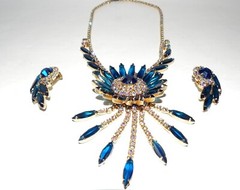 GORGEOUS DELIZZA & ELSTER JULIANA BOOK PIECE BLUE SUNBURST NECKLACE AND EARRINGS
