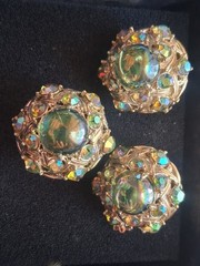 Hollycraft 1950s demi-parure green cab & AB clip on earrings & adjustable ring