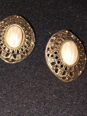 Vintage Faux Pearls Pendant/ Brooch with Earings Set in Small Jewlery Case