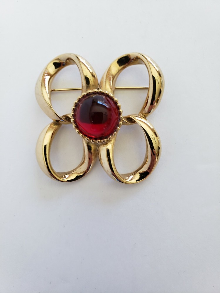 UNSIGNED MONET? PIN Gold tone and red setting pin brooch Vintage Good quality