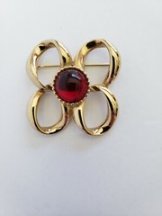 UNSIGNED MONET? PIN Gold tone and red setting pin brooch Vintage Good quality