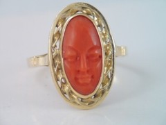 RARE VINTAGE 750 18K GOLD CARVED CORAL FACE RING sz 7 1/2