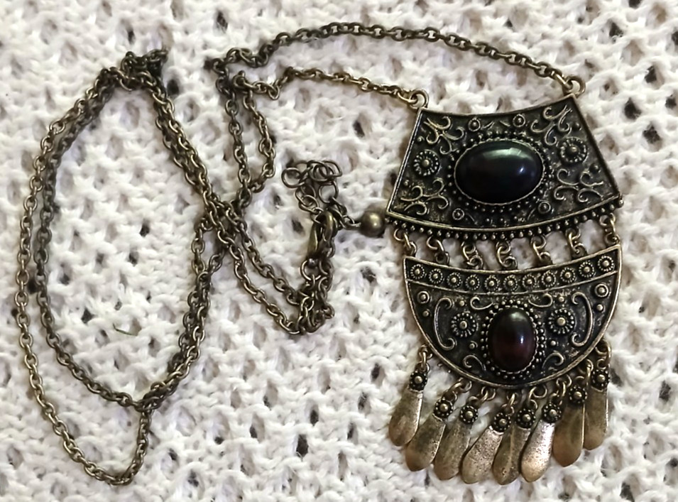 Vintage Boho Style long Necklace gold tone color adjustable length brown stones