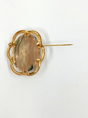 Mother Of Pearl Oval Brooch Gold Tone Bezel 1 1/8″ x 1 1/2″ Vintage MOP