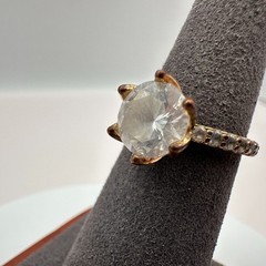 Vintage 90s Gold Tone Solitaire Ring Clear Round Glass Classic Fashion Jewelry
