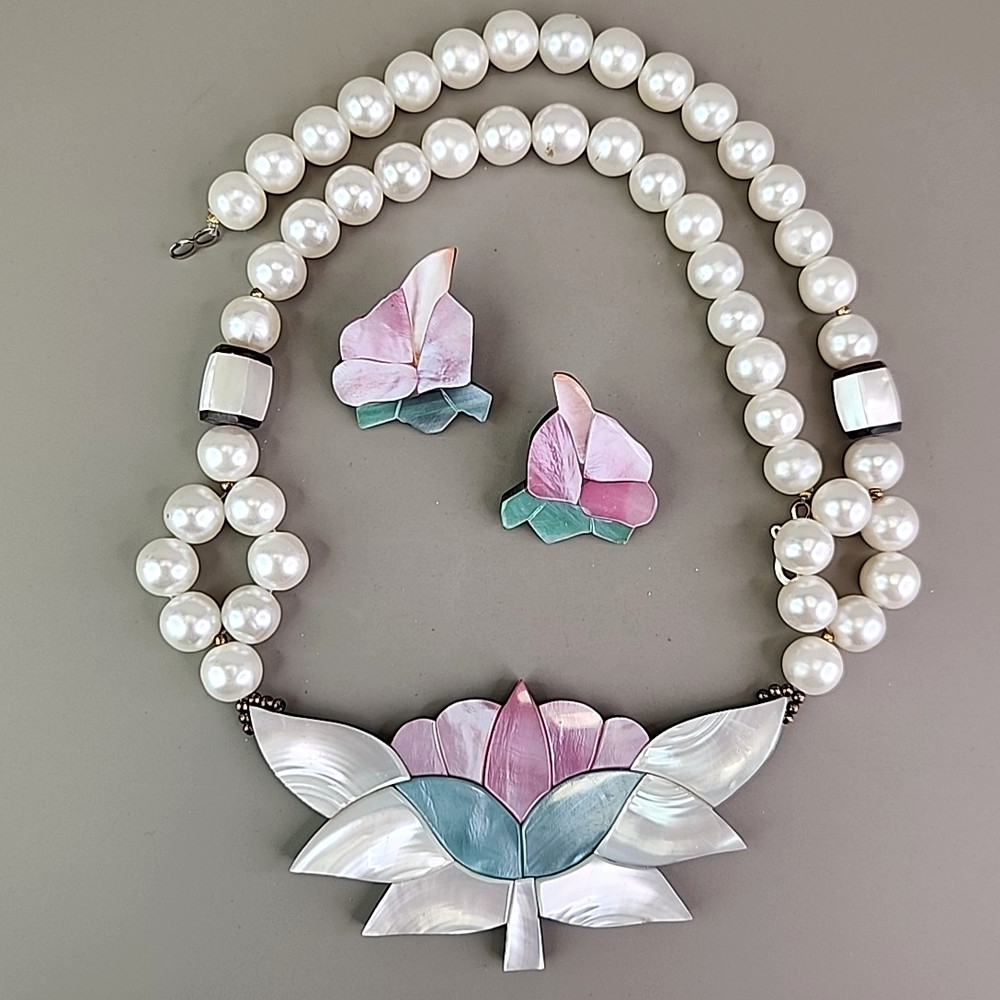Vintage Lee Sands Beaded Necklace Pierced Earrings Set Latus Flower MOP White