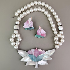 Vintage Lee Sands Beaded Necklace Pierced Earrings Set Latus Flower MOP White