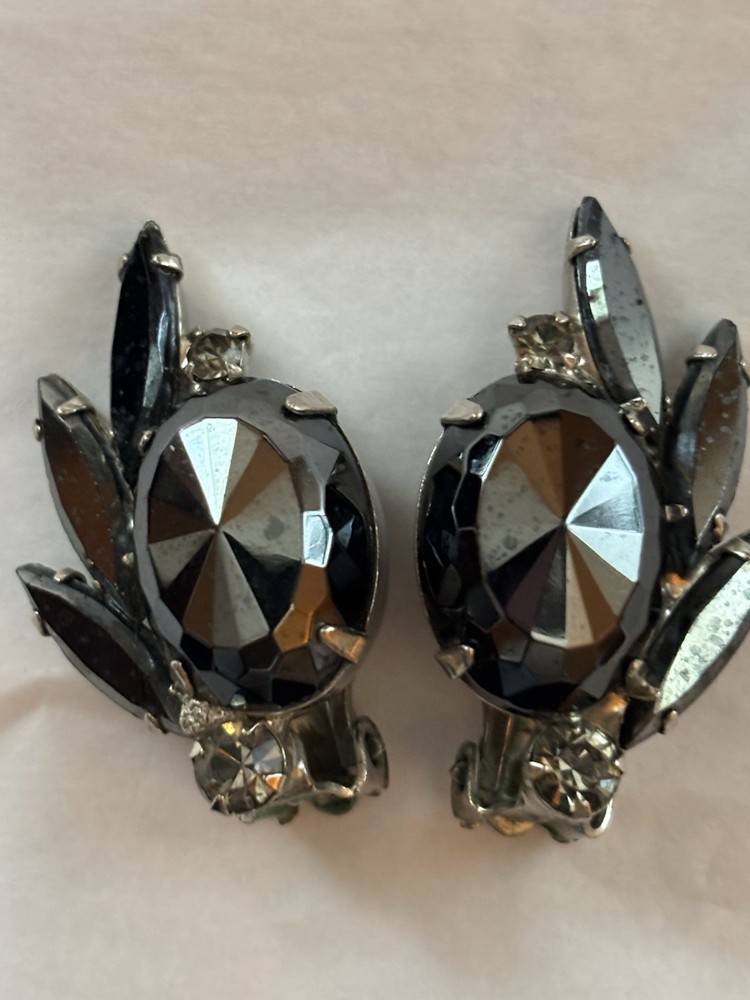 Vtg Juliana D&E Unmarked Clip Earrings Faux Black Hermatite Pronged 1960’s Era