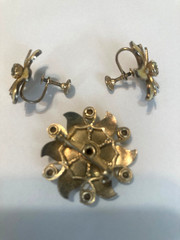Vtg Enamel Flower Brooch and Screw Back Earrings Rhinestone Set -READ see pics