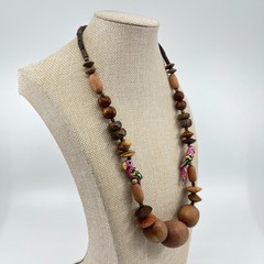 Vintage Boho Tropical Wood Parrot Beaded Statement Necklace Pink Bird Accent