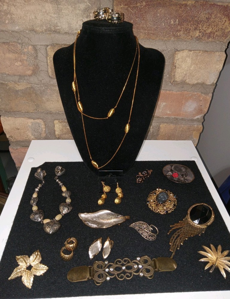 Napier Gold Tone Necklace 24″” And Matching Earrings Signed & Misc Jewlery/Pins